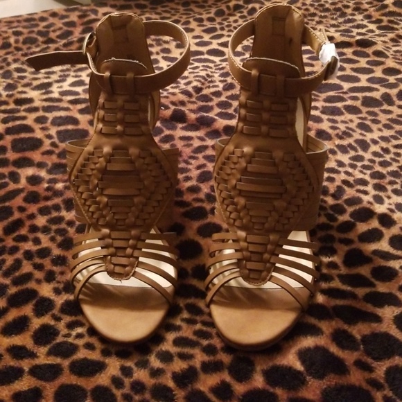 Shoe Dazzle Shoes - TAN WEDGE